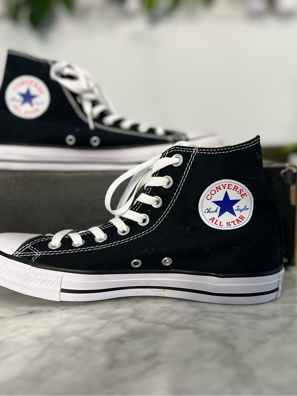 Converse all star shoes Chuck Taylor men size 7.5 women 9.5